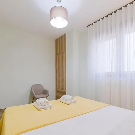 D&s Cozy Apartment, With 2 Bedrooms *
