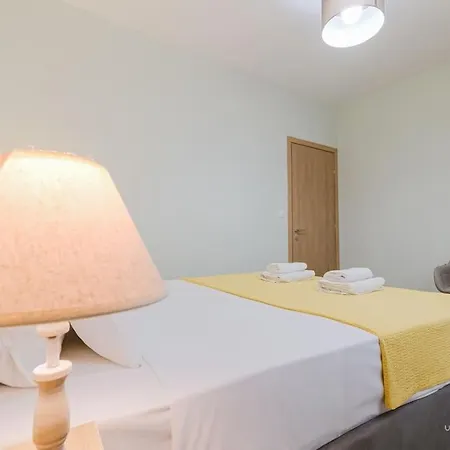 D&s Cozy Apartment, With 2 Bedrooms *