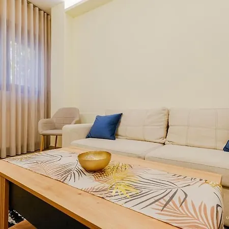 D&s Cozy Apartment, With 2 Bedrooms *